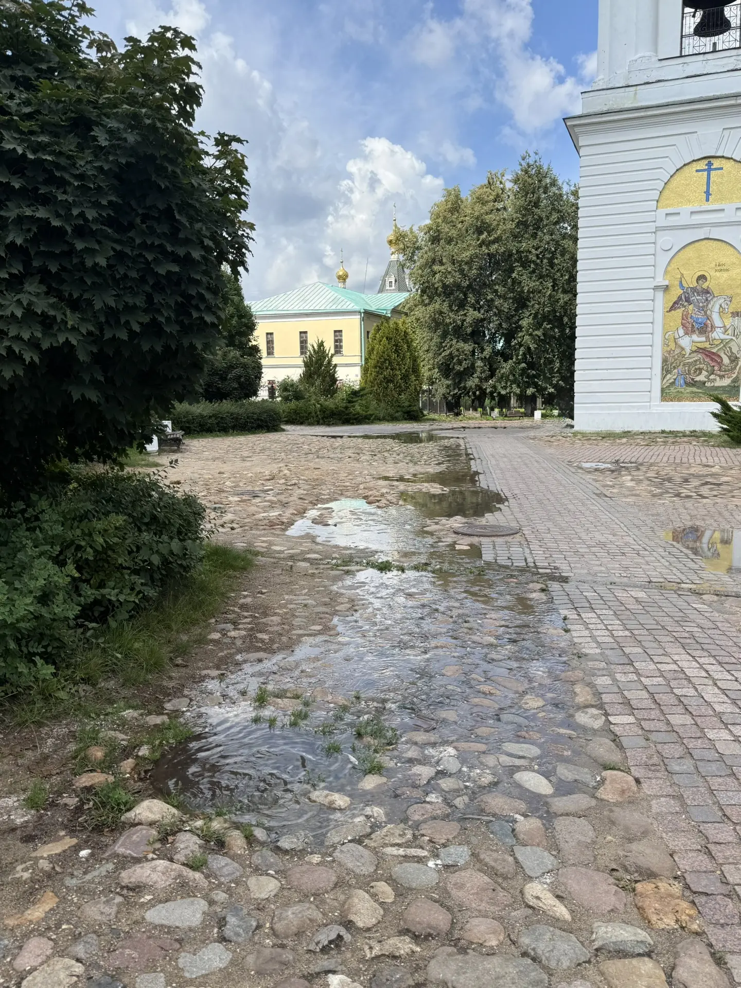 ‼️В валу течет канализация вонь ужасная 🤢

💙Подписаться | Предложить новость
