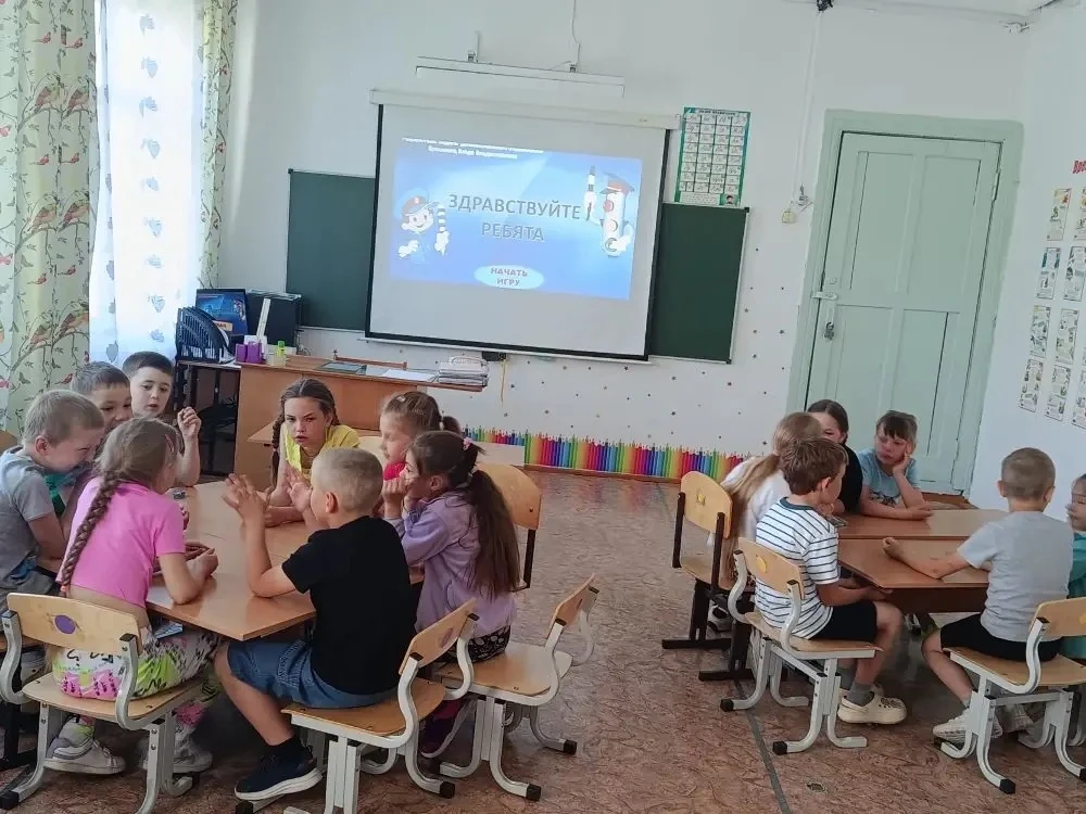Девятый день работы школьного лагеря прошёл под знаком безопасности дорожного движения — мы посвятил