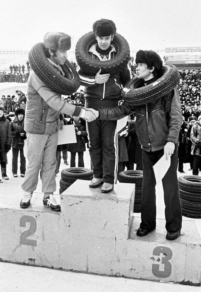На соревнованиях автогонщиков, СССР, 1982 год.

♥️Вступить в уголок пенсионеров|👉 ВСТУПИТЬ🤗