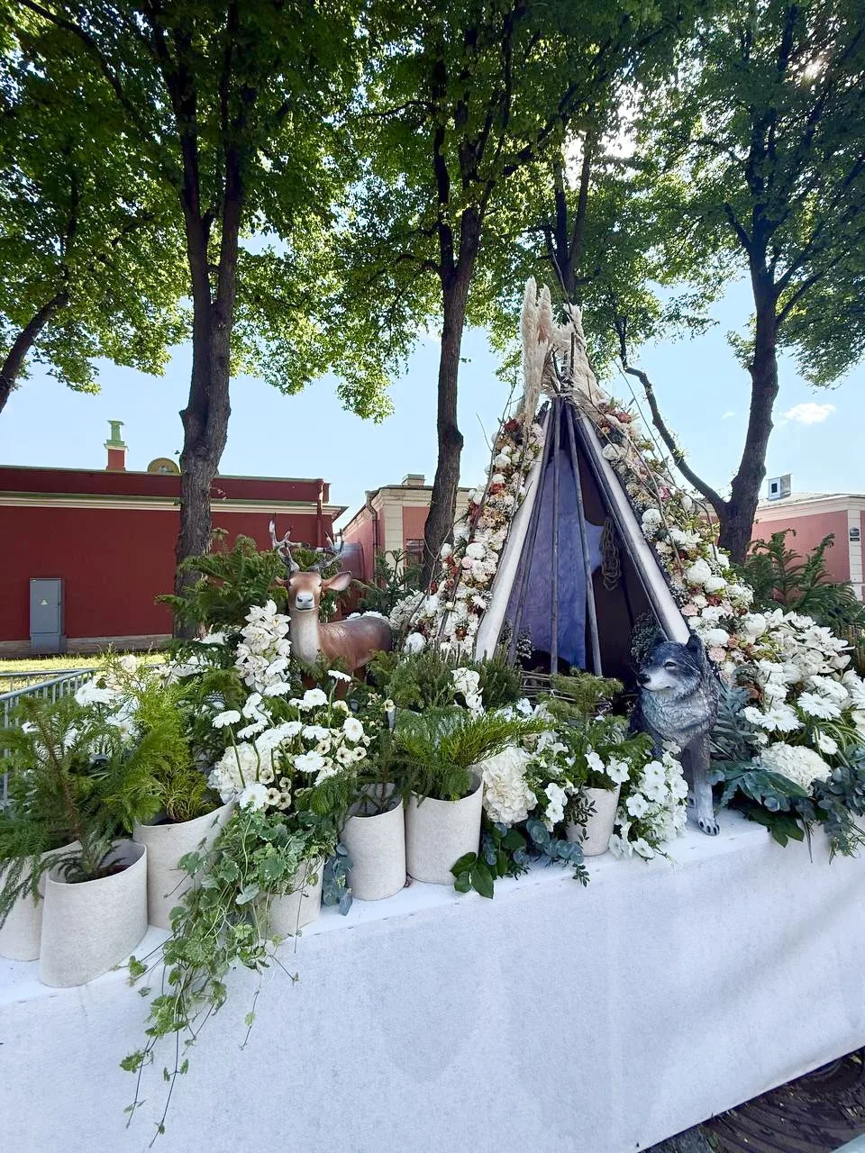 🌿 Выставка фестиваля цветов в Петербурге продолжается! Сегодня — завершающий день, торопитесь увиде
