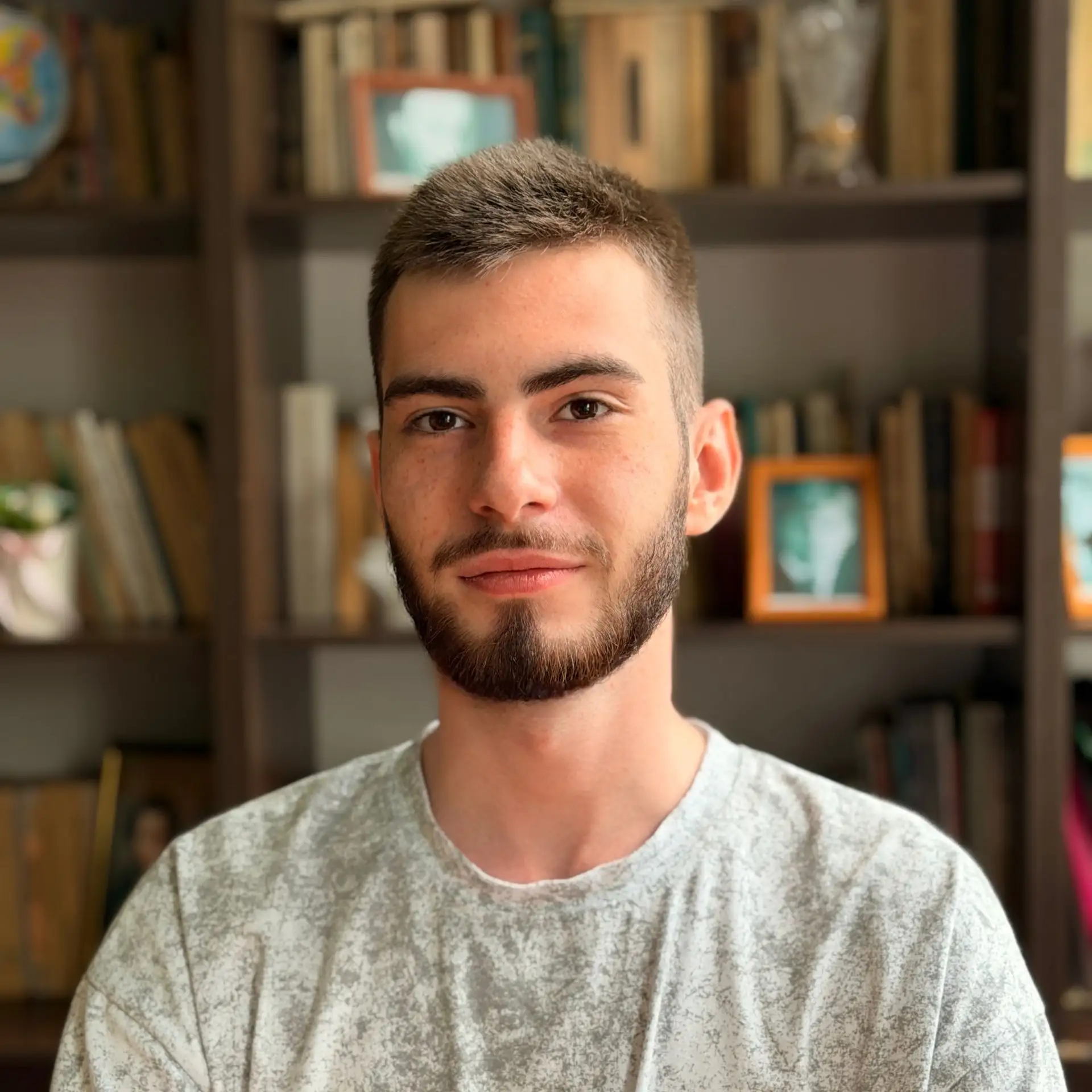 🌟 ГОРДОСТЬ ЛЕРМОНТОВА! 🌟

Друзья! Наш земляк — Александр Коломиец, выпускник школы № 2, вышел в фи