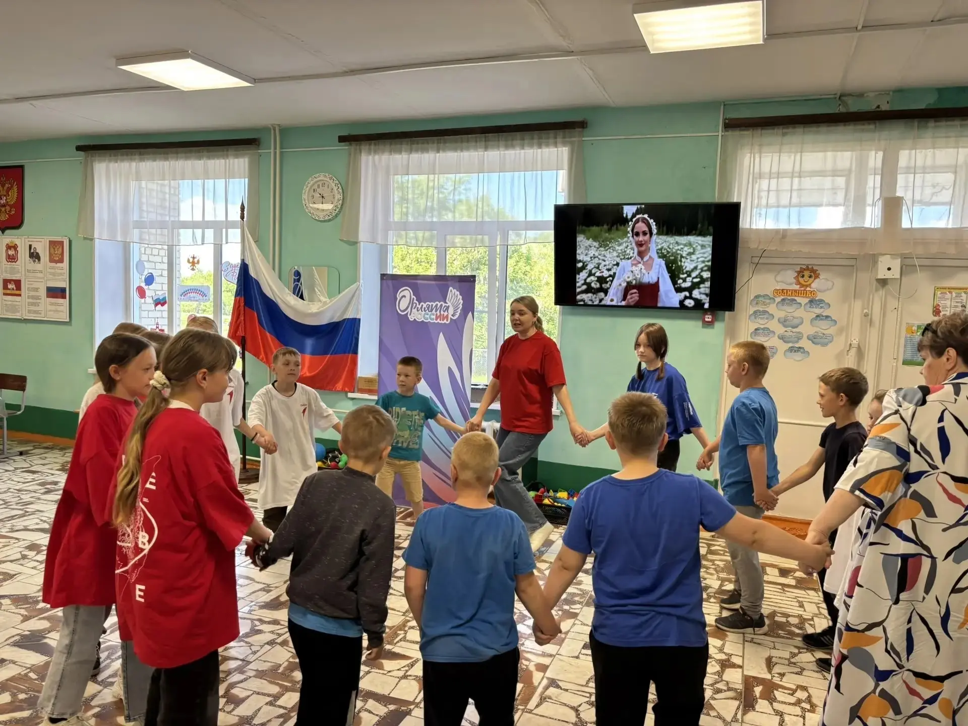 Одиннадцатый день в лагере — День России!

Сегодня для наших 🦅 Орлят 🦅 из пришкольного лагеря «Сол