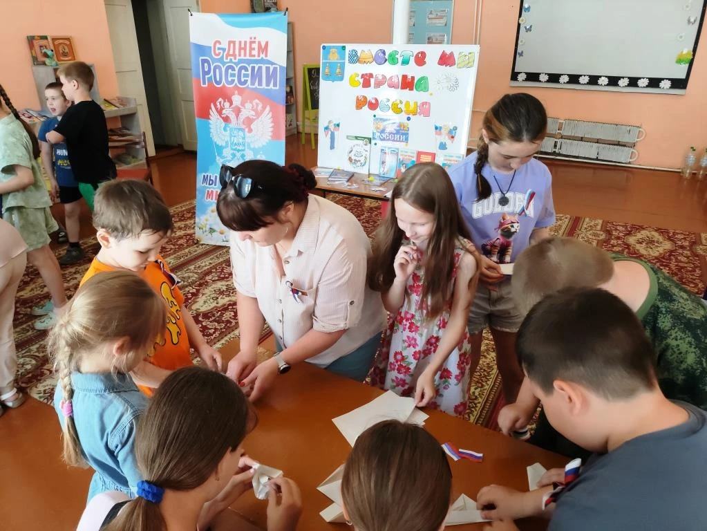 11 июня  в детском лагере «Улыбка» ОГБУ «Макарьевский КЦСОН»  с большим размахом отметили День Росси