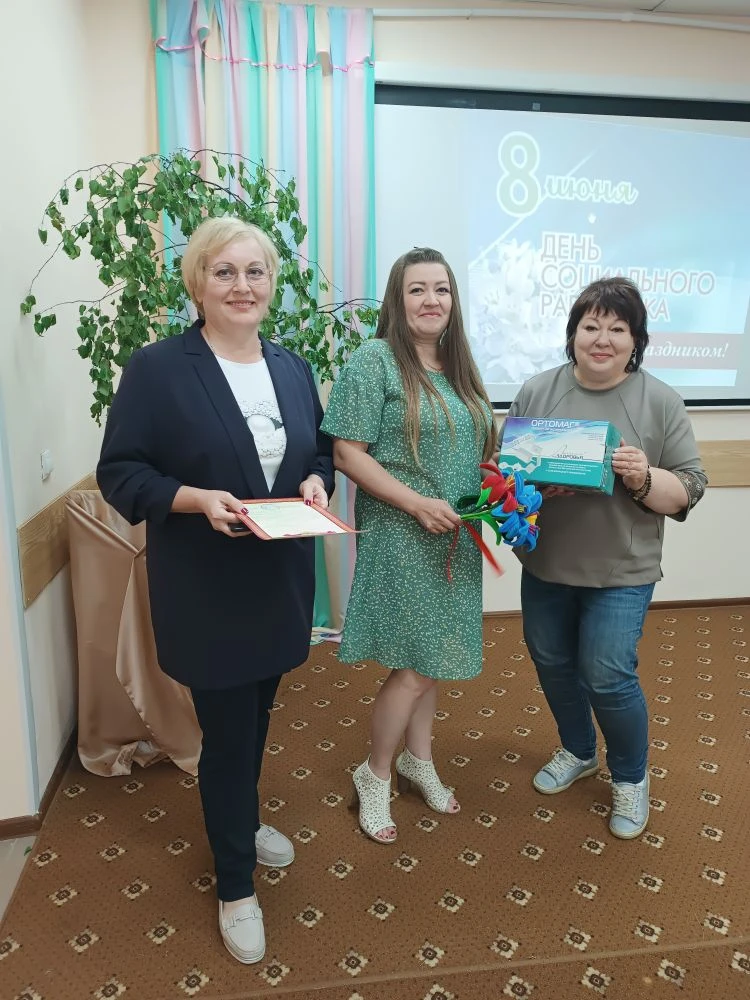 В День социального работника депутат Собрания депутатов Верхнеуфалейского городского округа Татьяна 