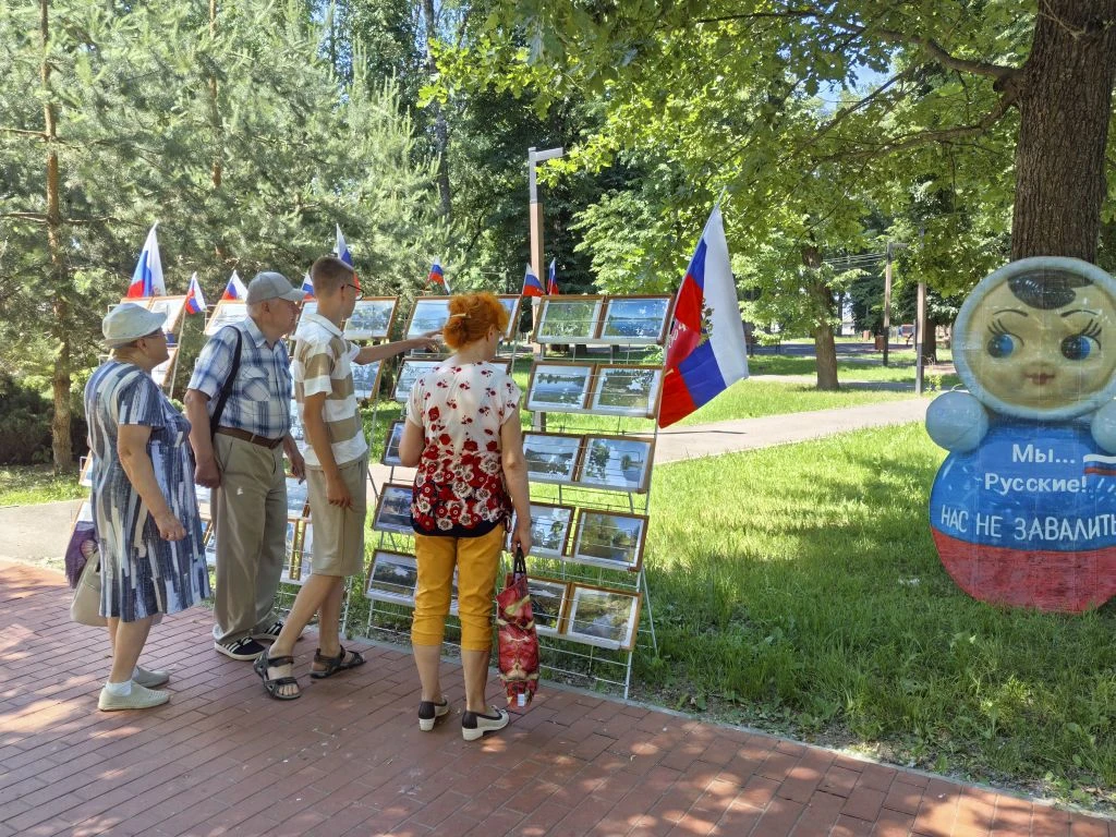 🇷🇺Сегодня в городском парке состоялся праздничный✨ концерт, посвящённый 🇷🇺Дню России 🇷🇺. Сотру