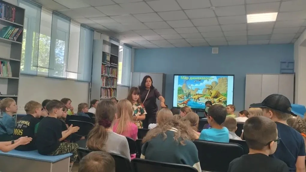 🎉 Второй день в лагере 

Сегодня наши ребята успели много всего:
📚 Сначала заглянули в Библиотеку 