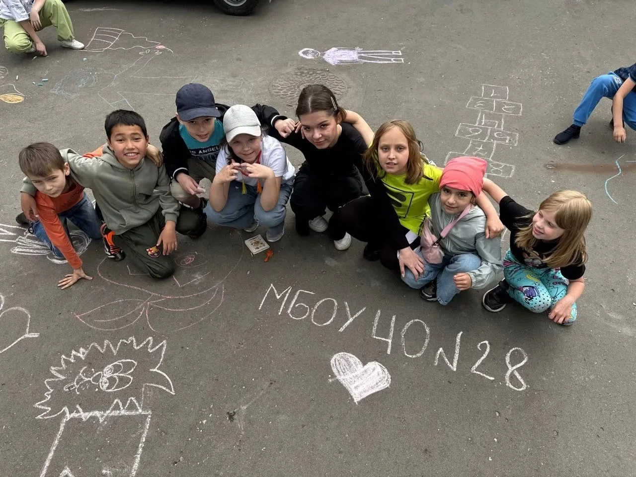 1 июня, в День защиты детей, в ЦО 28 состоялось яркое открытие пришкольного лагеря "Вишняковские  зо
