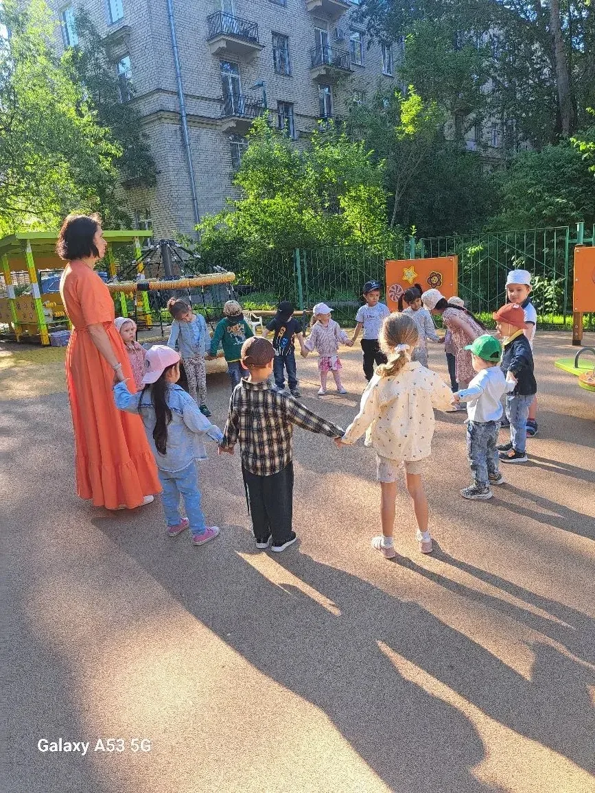 ☀️ Неделя в группе «Радуга» получилась яркой и насыщенной! ✨
Ребята:
💪 делали утреннюю зарядку,
🎨 