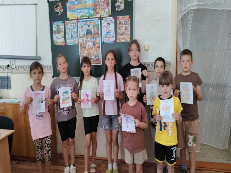 🎨 Кем быть? Узнаём с детства! 🔍
В нашем пришкольном летнем лагере прошла увлекательная и познавате