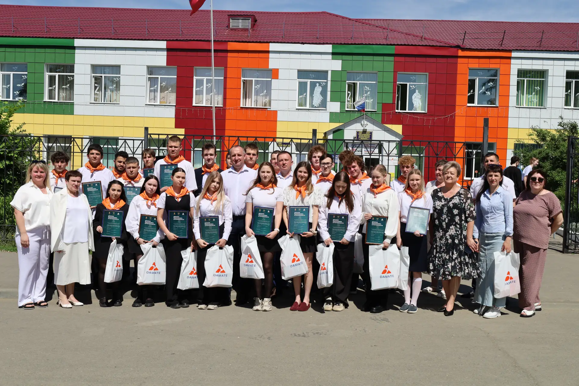 Вручение дипломов выпускникам агротехкласса в школе №1 г. Нижний Ломов

В МБОУ СОШ №1 г. Нижний Ломо