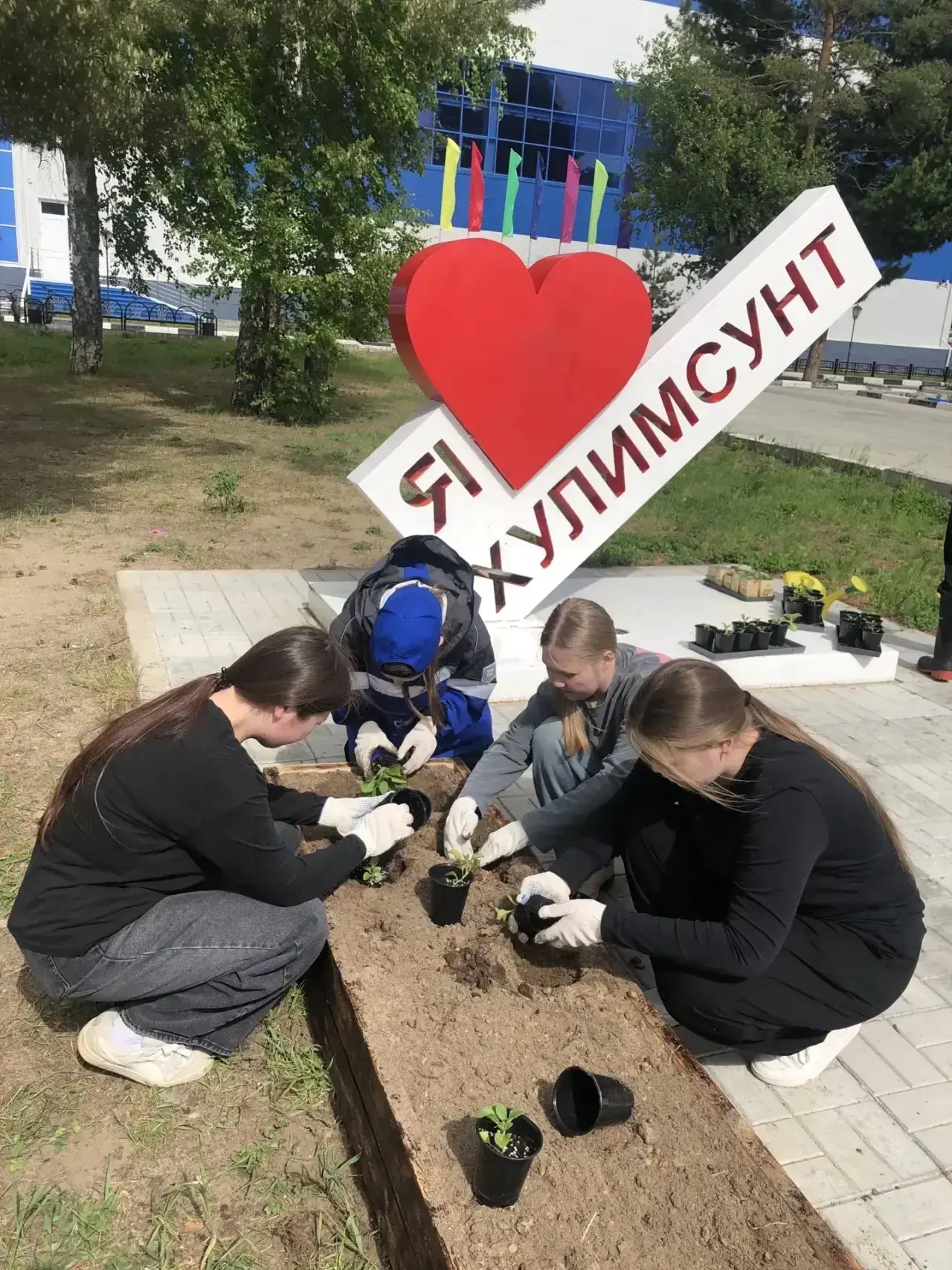 Администрация сельского поселения Хулимсунт с гордостью сообщает об участии детей из молодежного тру