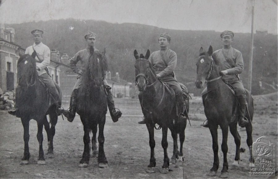 Чехословацкие военные во Владивостоке, 1918-1920 гг

Предположительно фото сделано в районе улицы Па