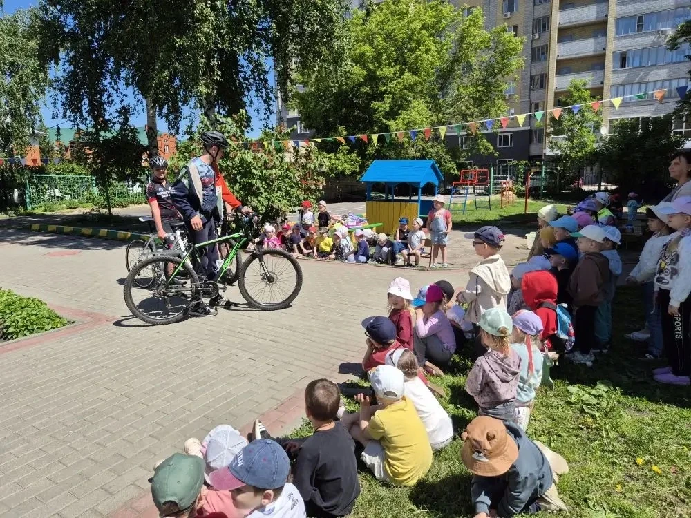 3 июня — Всемирный день велосипедиста! 🚴‍♀️🚴‍♂️

В честь этого замечательного праздника наши юные 