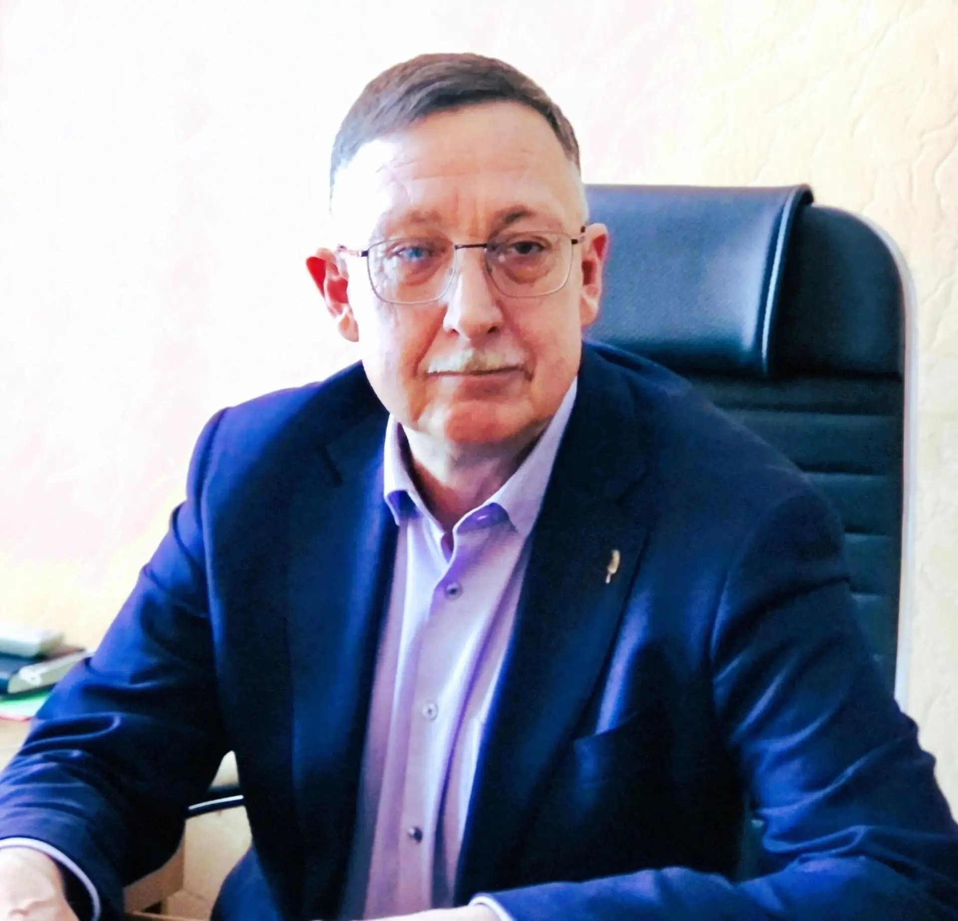 Уважаемые коллеги! Дорогие наши ветераны-медики!

От всей души поздравляю всех нас с профессиональны