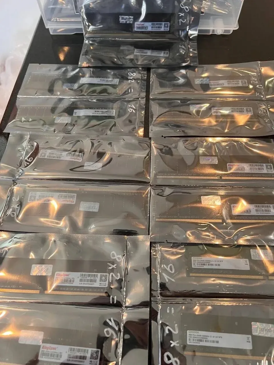Новая 
DDR4 8Gb 3200Mhz 
34 шт 
3300₽ шт 
Продажа лотом 
Безнал +10%
3300*34=112 200₽ (лот)