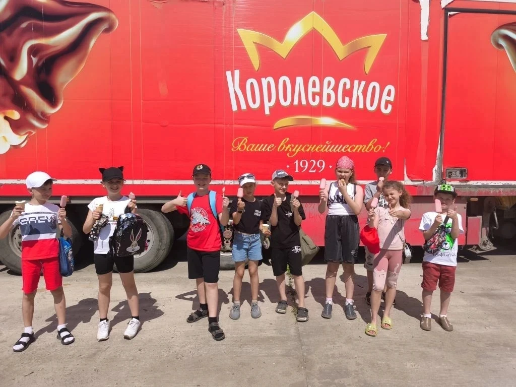 Сегодня Летняя площадка «Калейдоскоп» устроила настоящее сладкое приключение — мы отправились на экс