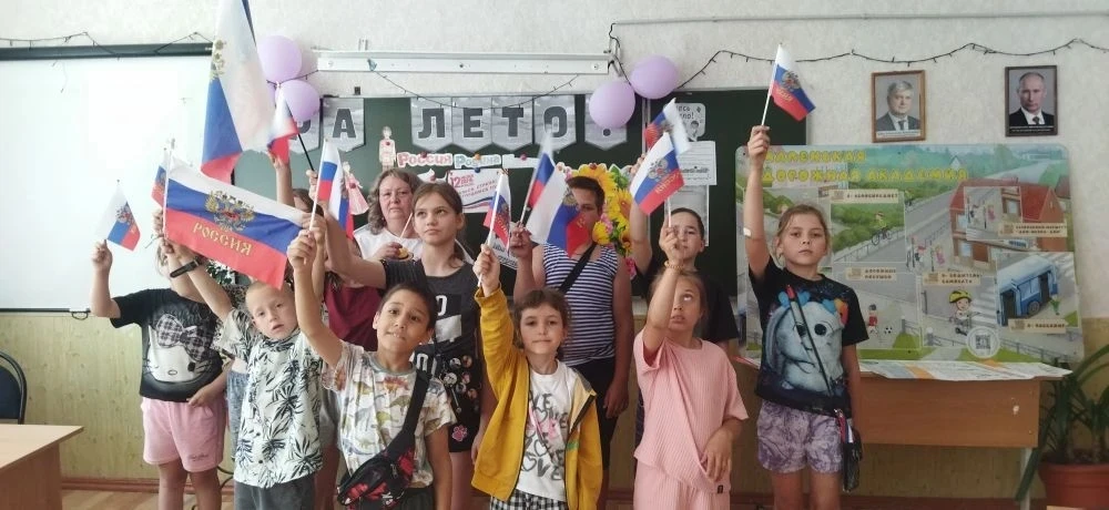 В учреждениях культуры Залуженского сельского поселения накануне Дня России состоялись мероприятия: 