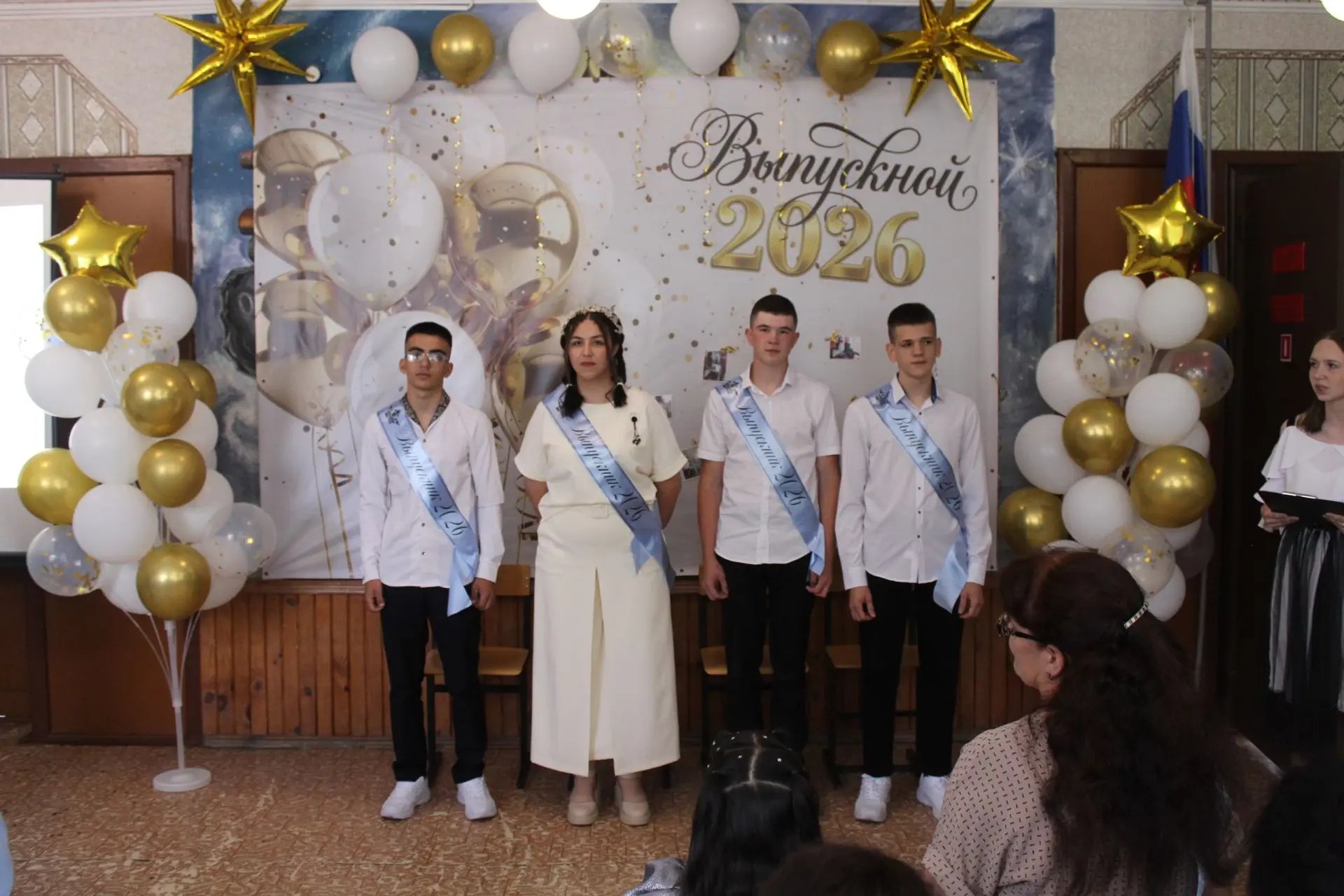 Выпуск – 2026! 

27 июня, в День молодежи, в Демушкинской школе состоялся трогательный выпускной веч