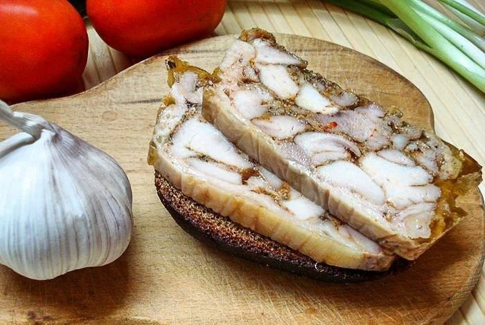 ТЕРРИН ИЗ КУРИЦЫ

Ингредиенты:
Бёдрышки куриные (с косточкой) - 1.2 кг
Желатин - 35 гр
Вода - 50 мл
