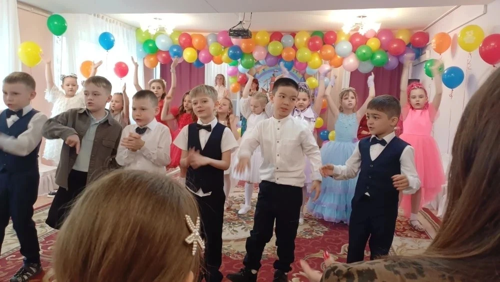 🎓✨ Вот и пролетел яркий, шумный и такой незабываемый выпускной бал у наших ребят! Кажется, совсем н
