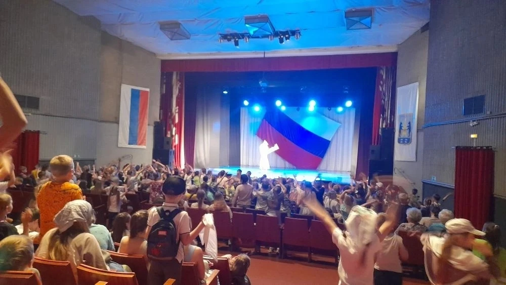 Сегодня в лагере "Изумрудный город" состоялись мероприятия, посвященные Дню России!

После инструкта