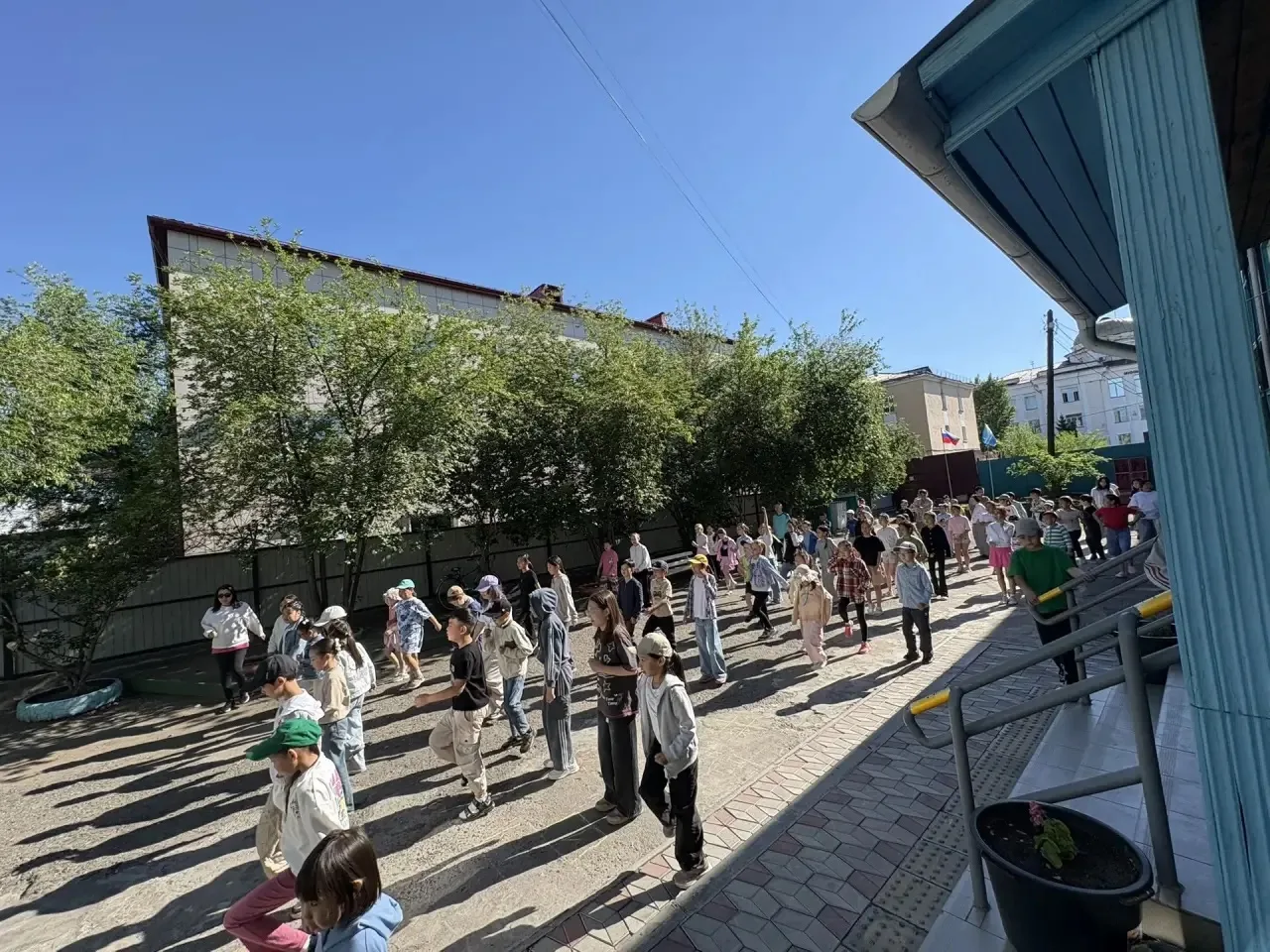 В пришкольном лагере ЦДО г. Кызыла царит настоящая летняя сказка!

Здесь каждый день — новое приключ