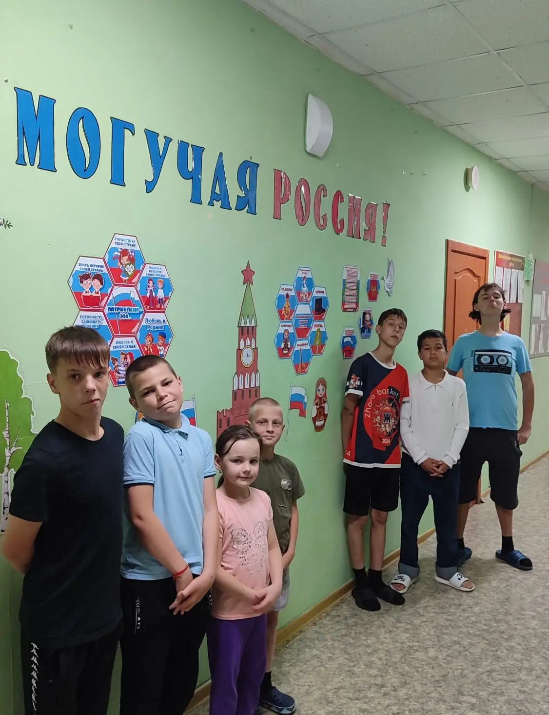 🇷🇺 Патриотический уголок в центре «Дружба» — место, где живёт история! 

📚 В преддверии Дня Росси