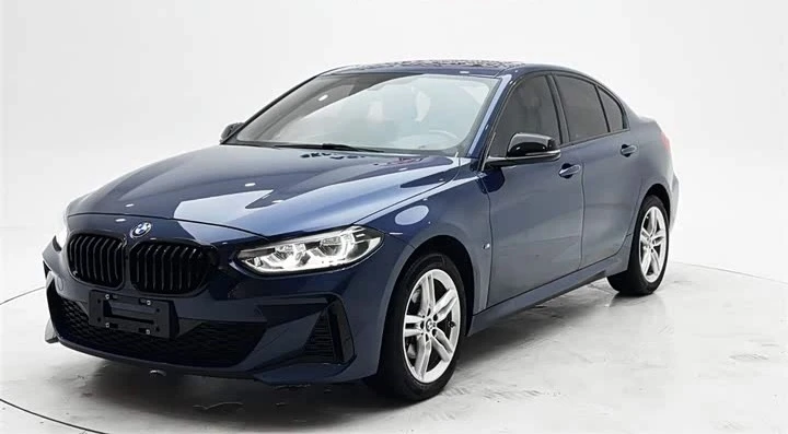 🔥BMW 120i

В оригинальном окрасе 

пробег 37 500 км 
выпуск 2022
Бензин
передний привод
Объем двига