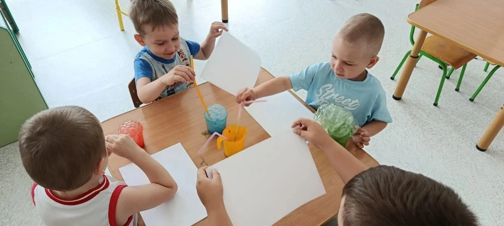 🫧Мыльный пузырь — тонкая многослойная плёнка мыльной воды, наполненная воздухом. 🫧Мыльные пузыри о