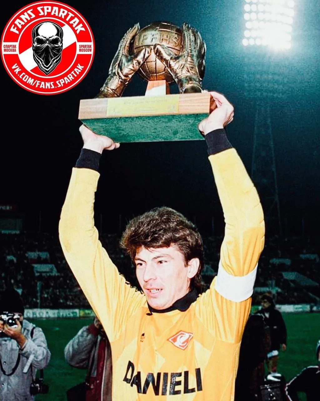 Поздравляем Рината Дасаева с Днём рождения! 🧤🔴⚪️

Сегодня легендарному вратарю «Спартака» исполнил