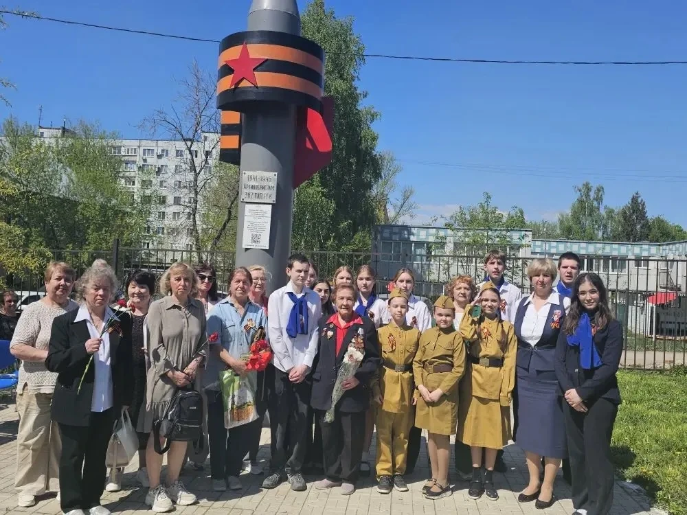 Бессмертный полк - полк доблести и славы, 
И память тем, кто не пришёл с войны. 
Прошедшим путь жест