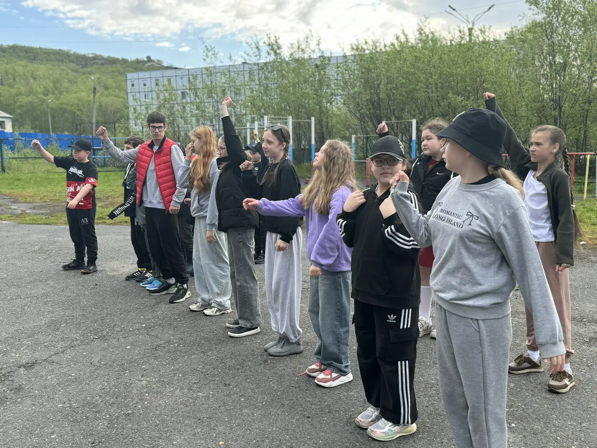 🌭🏕️ Девятый день в лагере «Летнее путешествие»: поход, сосиски и рекорды по активности!

Ура, мы п