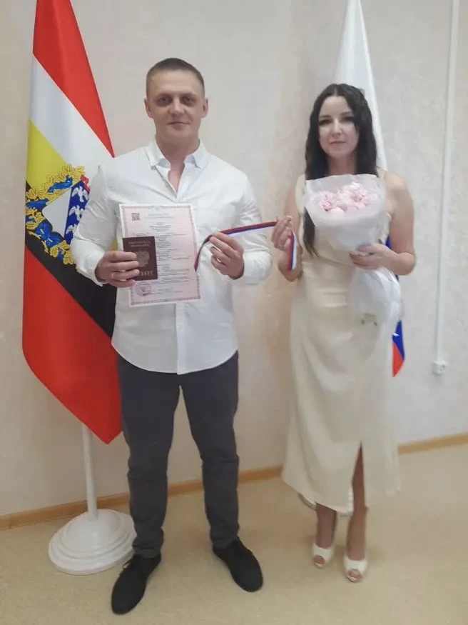 В приграничном отделе ЗАГС администрации Глушковского района в преддверии Дня России и в сам праздни