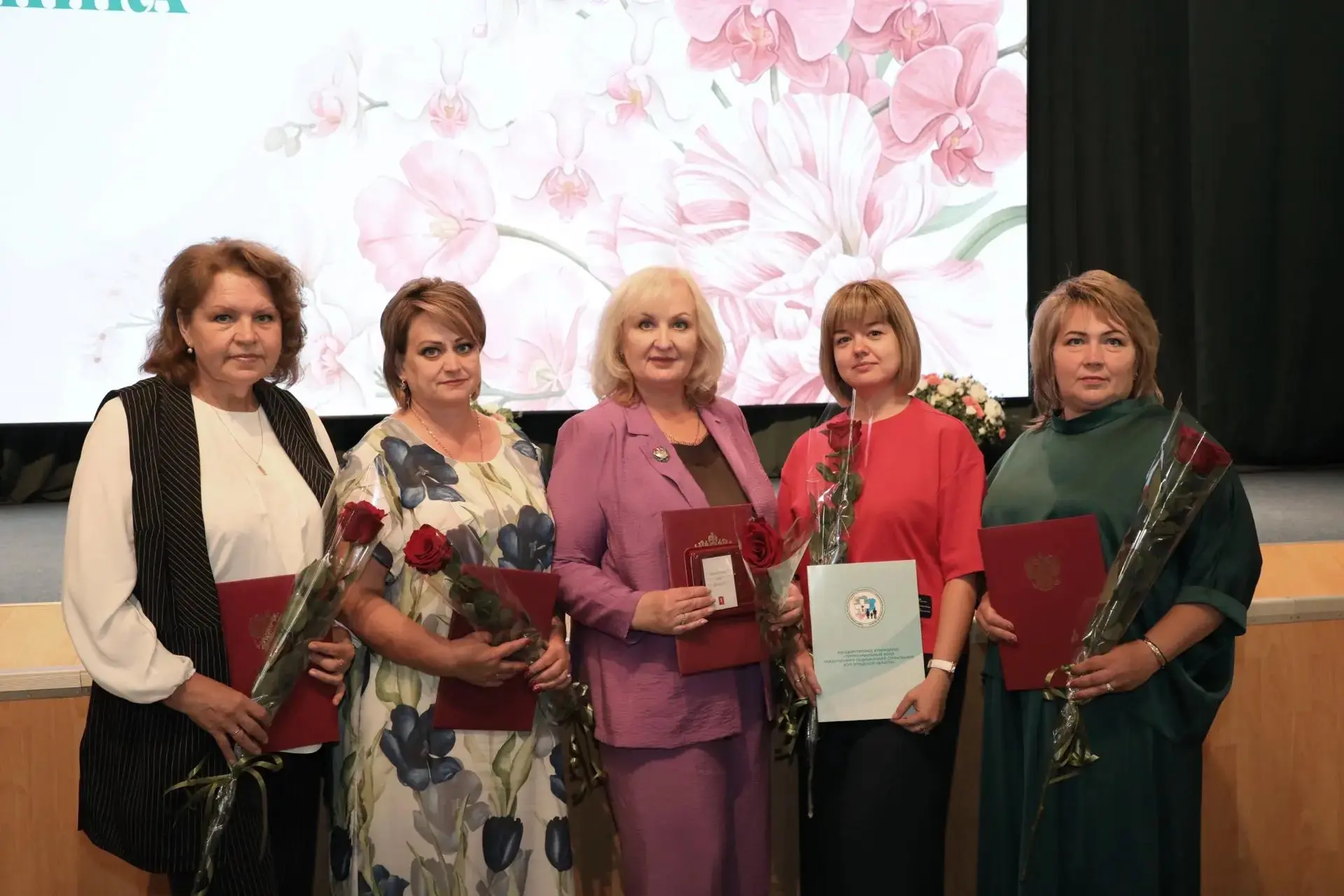 🎉 Поздравляем наших замечательных медиков с заслуженными наградами! 

👏В преддверии Дня медицинско