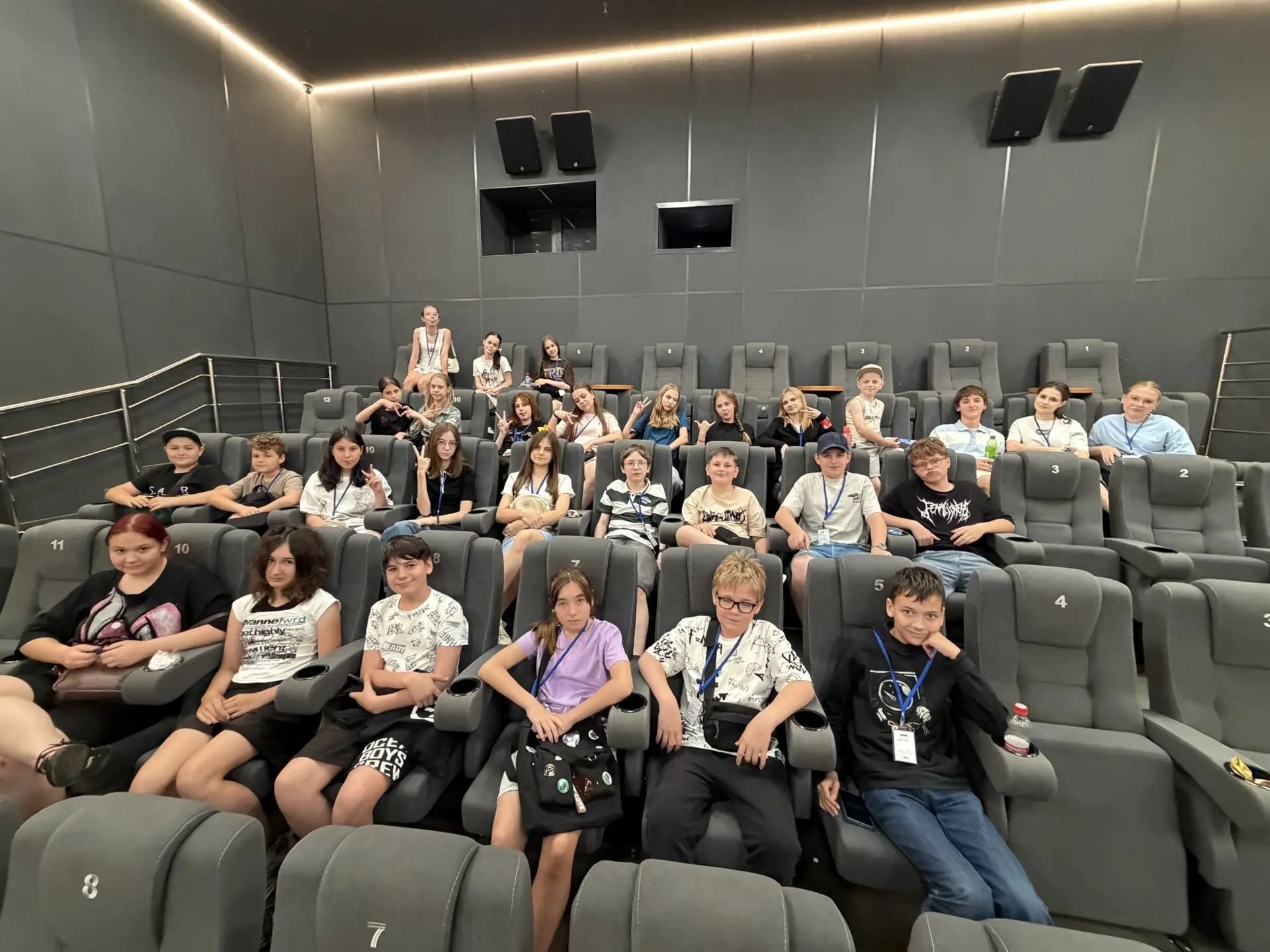 🌟Сегодня отряд медиа провел незабываемый день!🎬 
Ребята посетили кинотеатр Горизонт и посмотрели ф