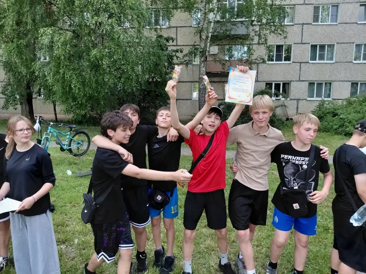 11 июня в рамках проекта «Дворовый спорт» прошли соревнования по пионерболу. Поздравляем наших мальч