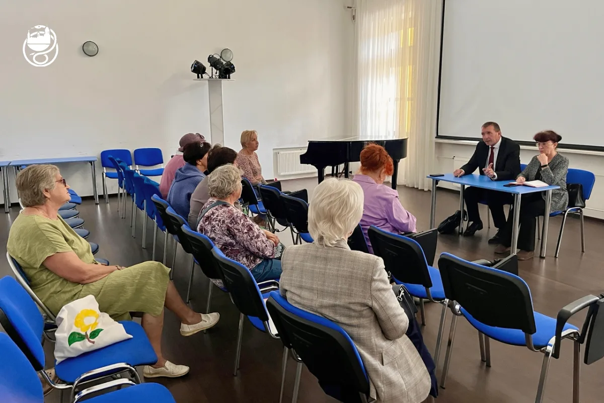 🏥 Сегодня в Светогорске состоялась встреча главного врача Олега Карасёва с местными жителями.

Олег