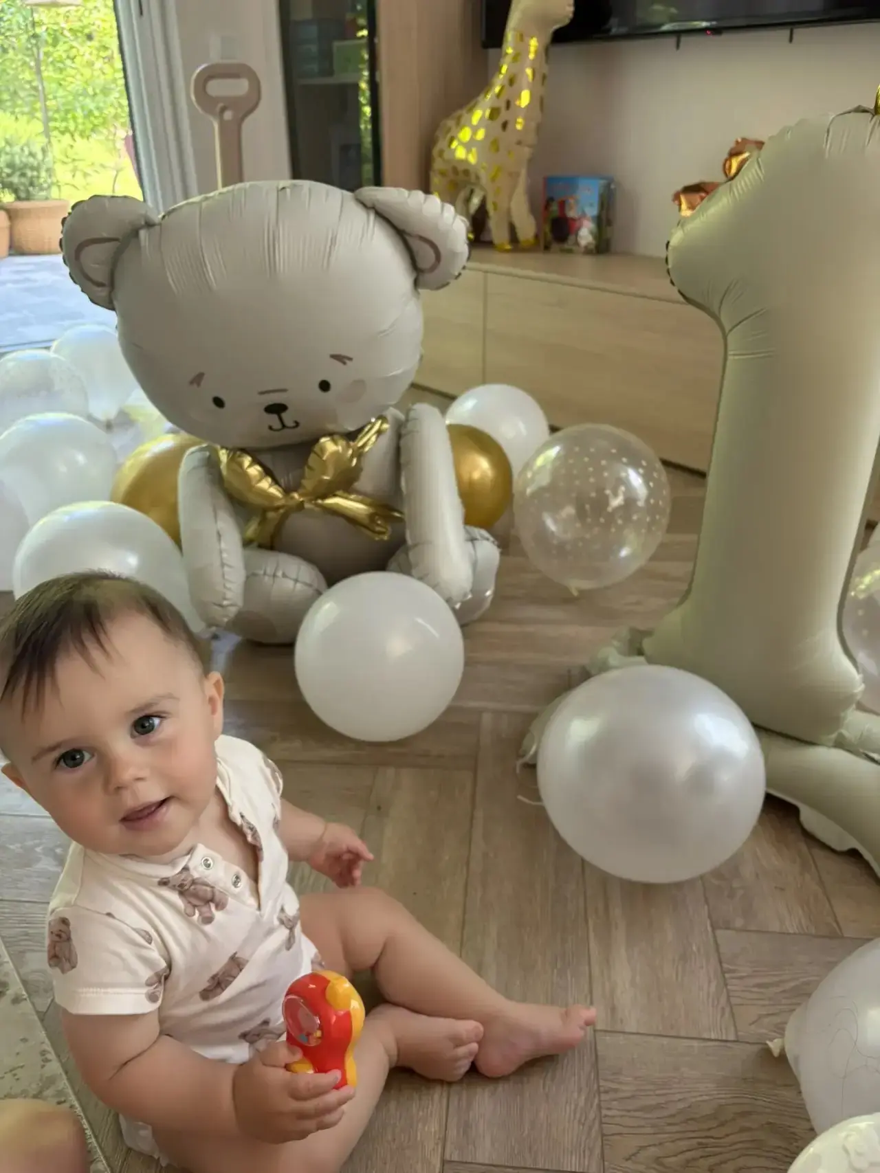 Сегодня нашему малышу, нашему Семену исполнился 1 год 🎂

И мне кажется, этот год был одновременно о