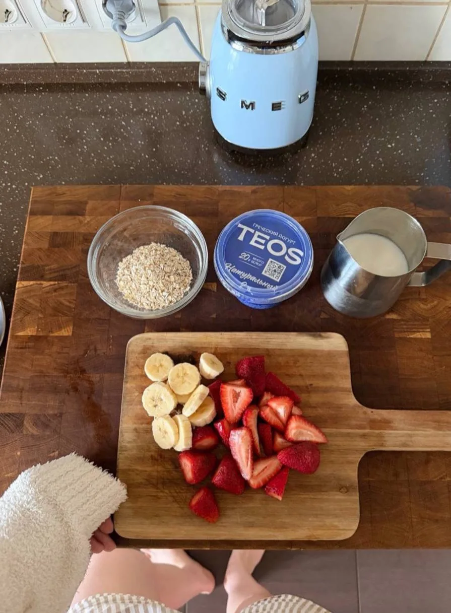 🍓захотелось сегодня быстрого и вкусного завтрака — клубничный смузи с 30 гр белка!

Сохраняете:
• к