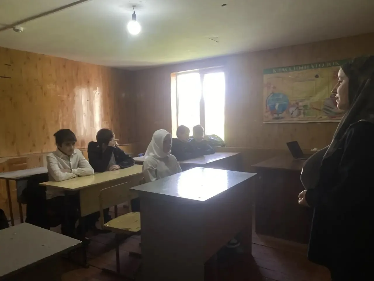 Классный руководитель 7 «б» класса, Мутаева Загидат Руслановна, провела дискуссию научную дискуссию 