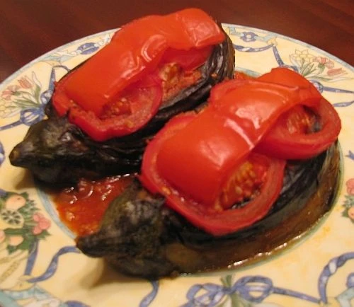Баклажаны с мясом по-турецки (Karniyarik)

Видео - https://rutube.ru/video/bca1639322a23d9688f0c4c50