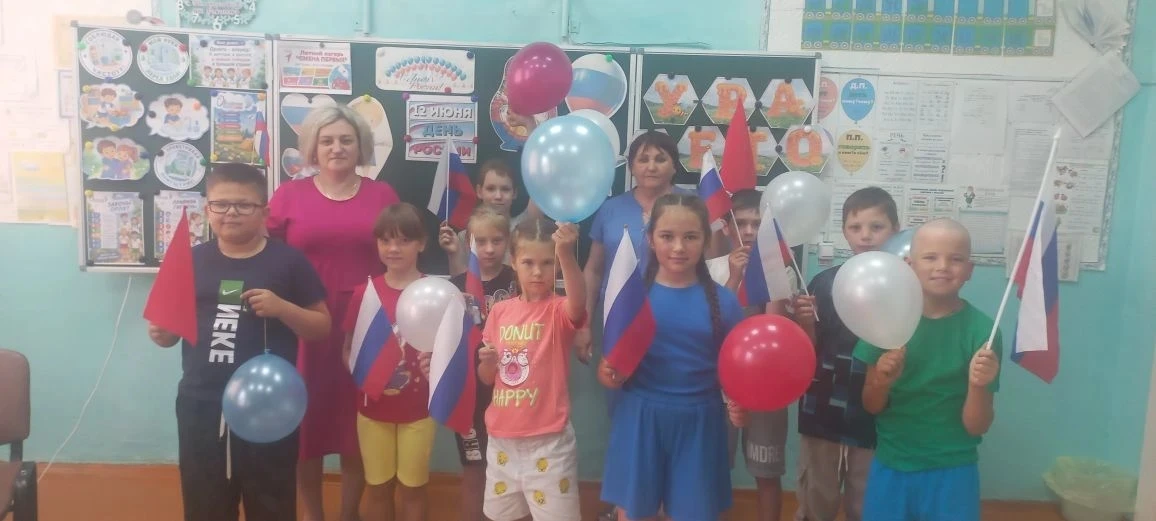 🇷🇺 День России в нашем лагере прошёл ярко и познавательно! 

🎉📚 Совместно с советником директора