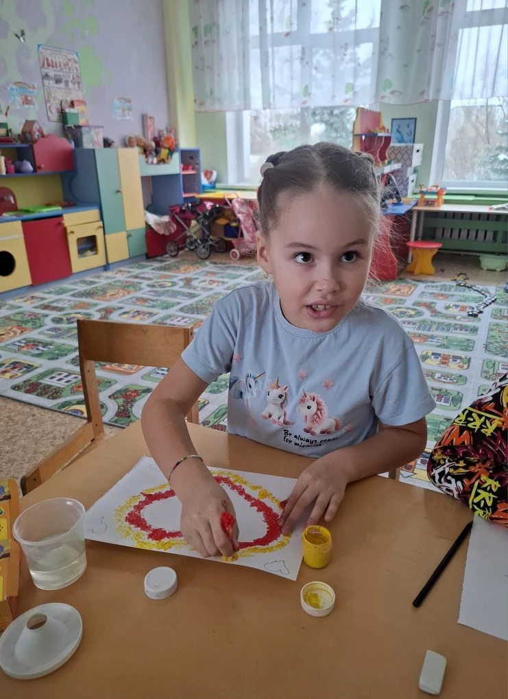 ❤️❤️❤️
Валентинку нарисую,
Маме с папой подарю,
Чтоб они не забывали,
Что я очень их люблю.

Поделюс