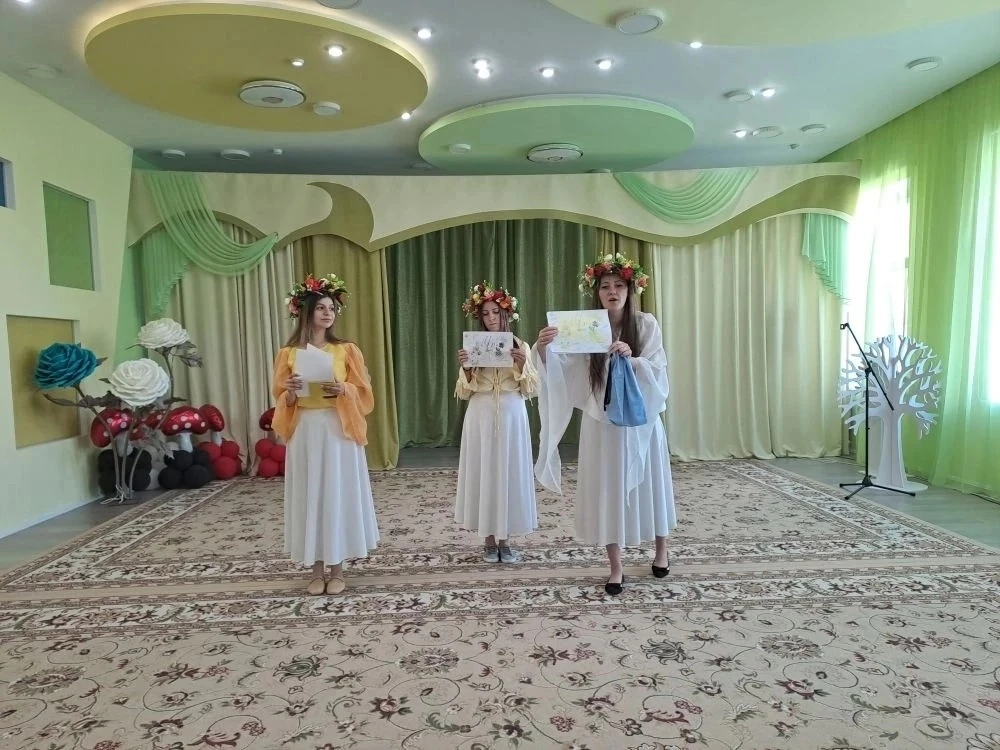 🌸 Путешествие в гости к Цветочной Фее!
Здравствуйте, дорогие наши родители и гости группы!
Сегодня 