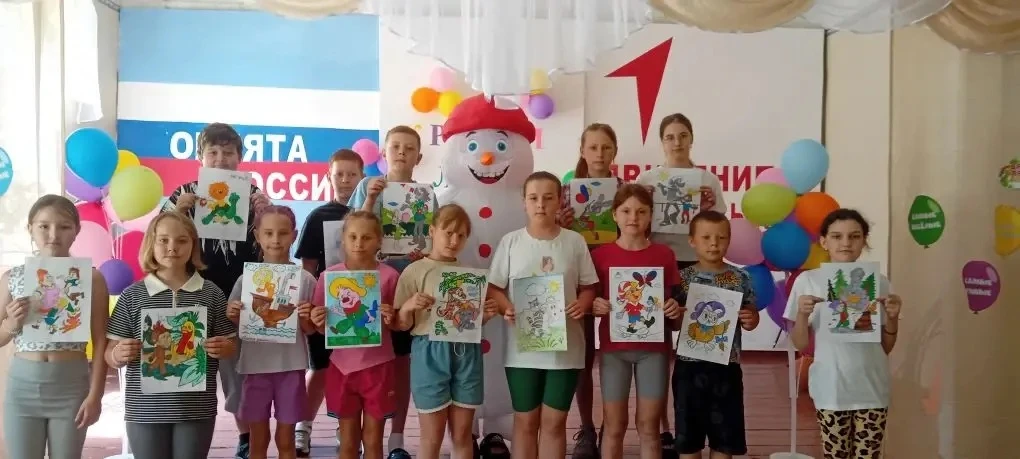 Сегодня  в лагере "Краски лета" проводился День  мульти - пульти. Ребята с интересом смотрели детски