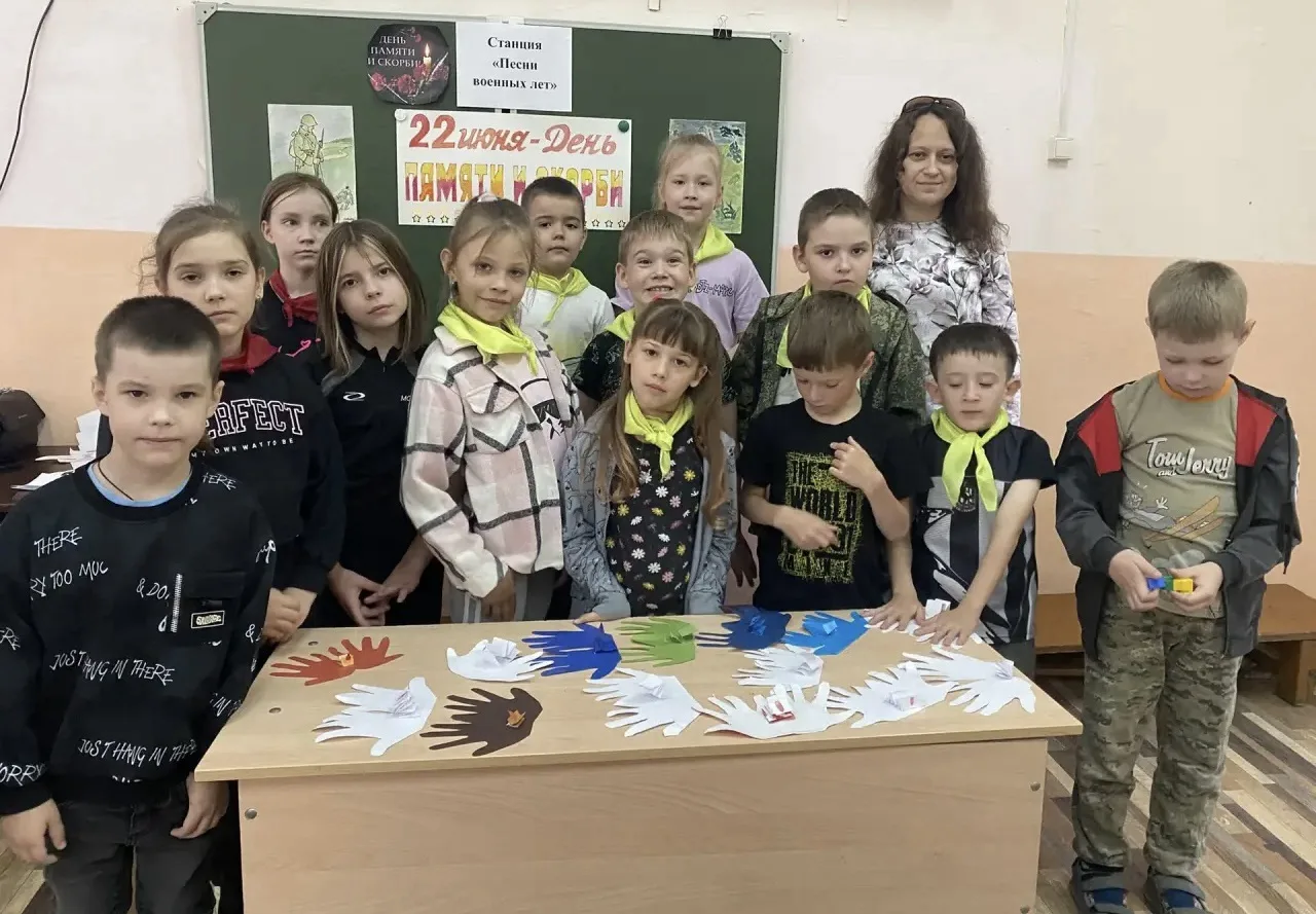 🕯 ГЕРОИ ЖИВЫ, ПОКА МЫ О НИХ ПОМНИМ
В День памяти и скорби, 22 июня, в лагере «Содружество Орлят. Па