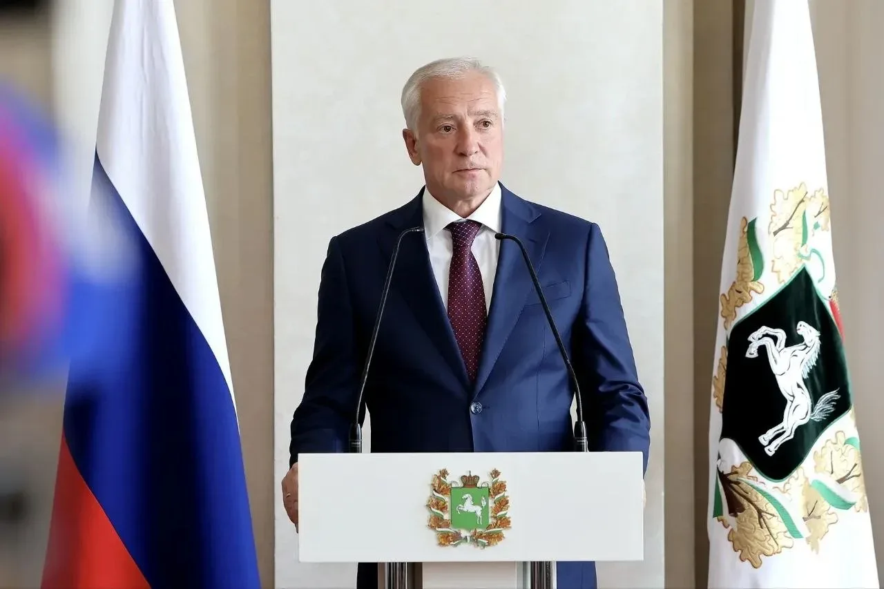 Жители Томской области получили награды ко Дню России

Накануне праздника губернатор вручил землякам