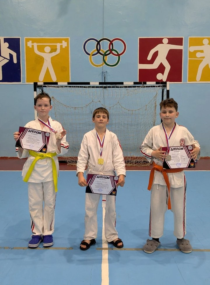 🏆🥋Турнир посвященный дню защиты детей #гимн41кем_карате

31 мая в г. Осинники прошел традиционный 