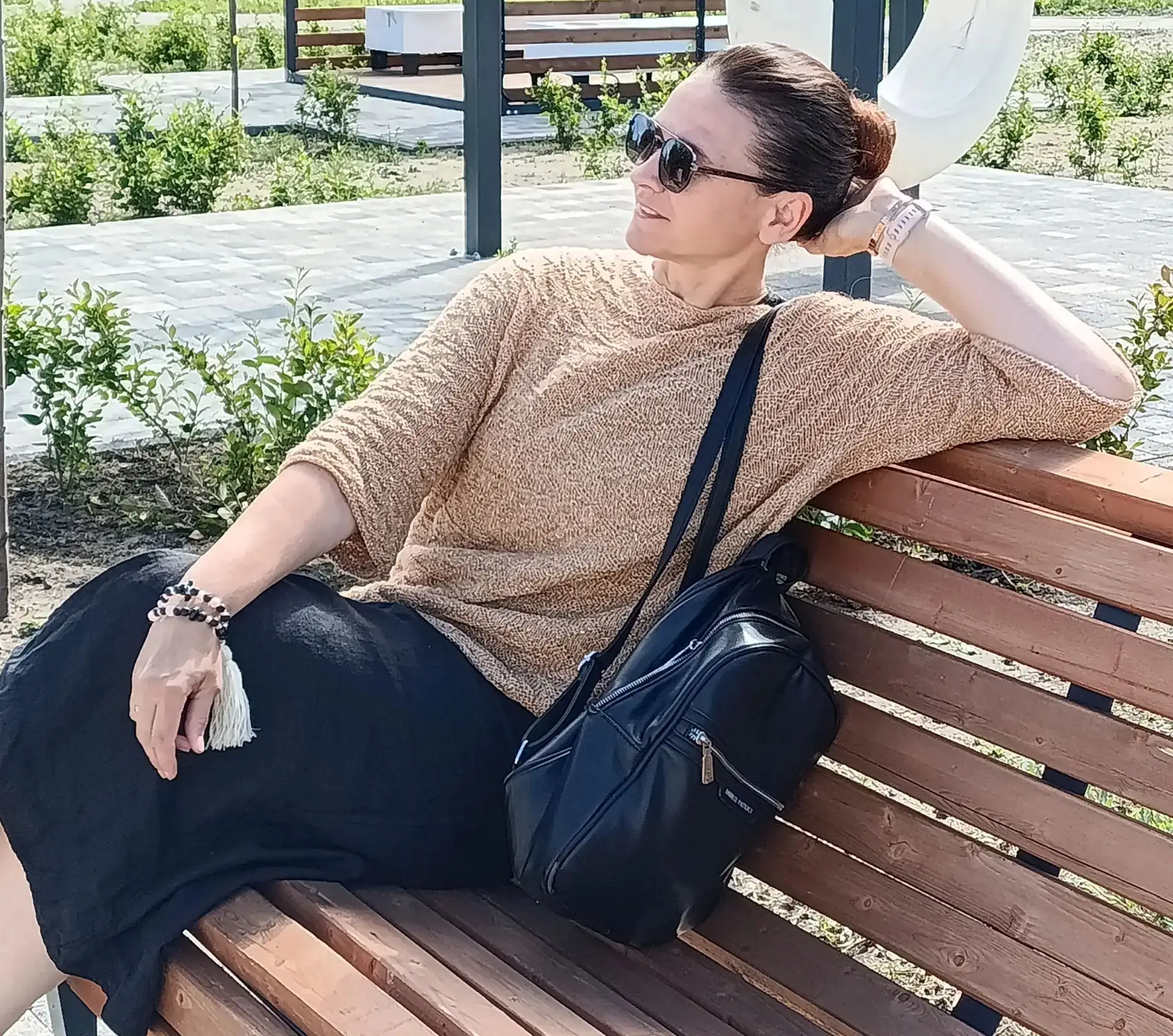 Первый пошёл! 
Фото из тест-группы
🥰Ветвиковая футболка.

Связано по описанию
 ,,Vetvi 2"от Нины Ма