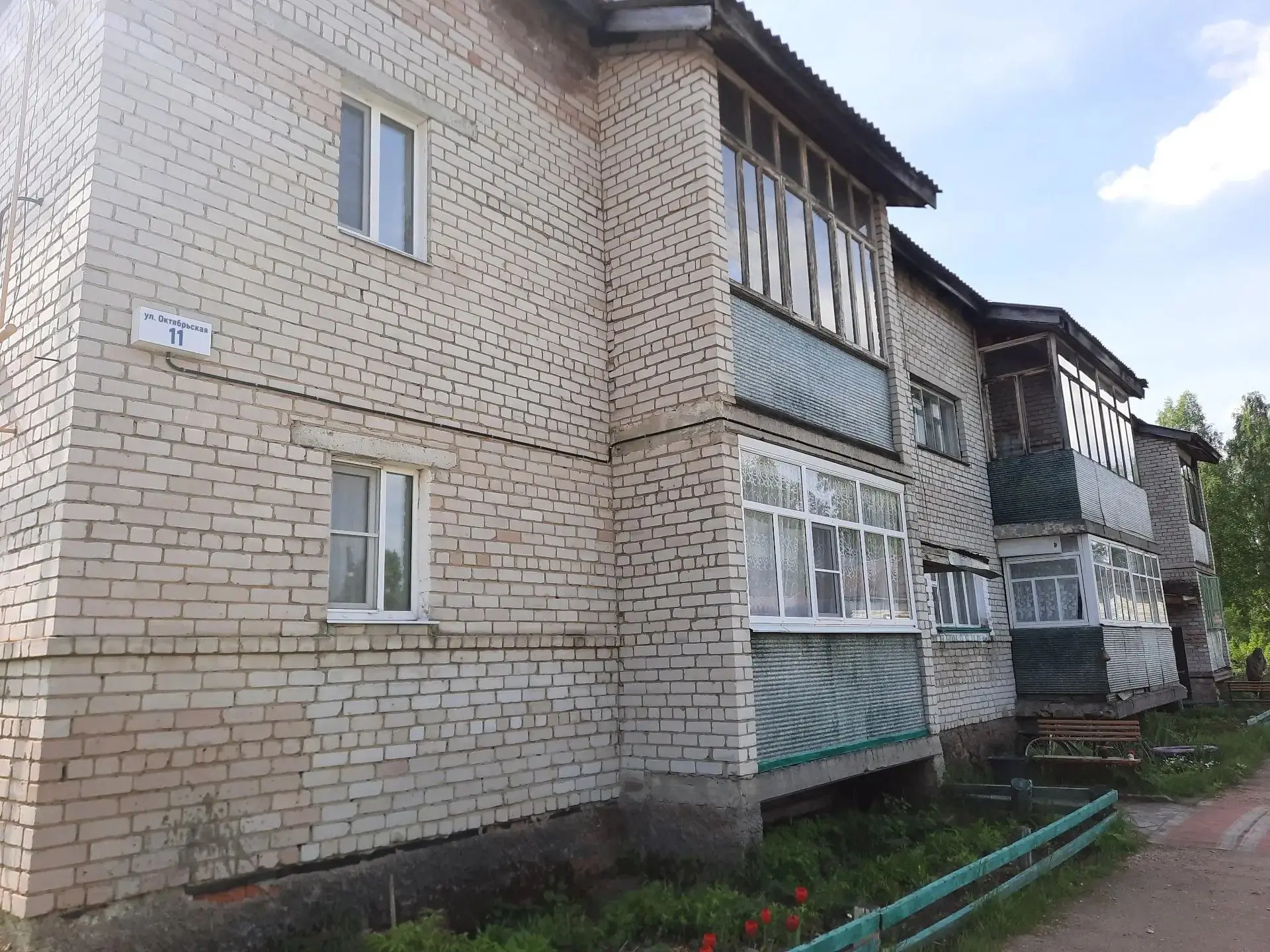 🛠️В селе Яренск Ленского района приняты работы по капремонту систем электроснабжения в домах № 7 и 